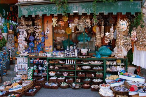 shop souvenir decorations