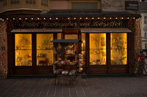 shop window candlemaker gingerbread maker