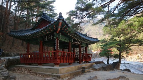 shrine  wood  top