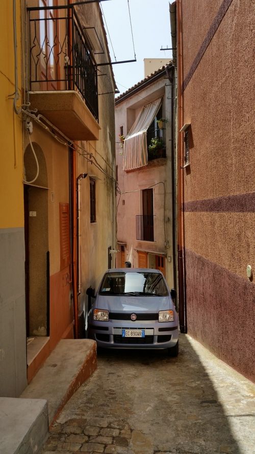 sicily village narrow road