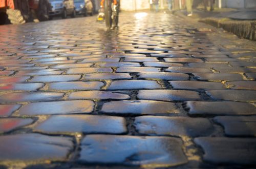 sidewalk rain brugge