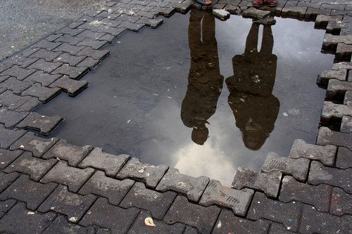 sidewalk  avenue  stone