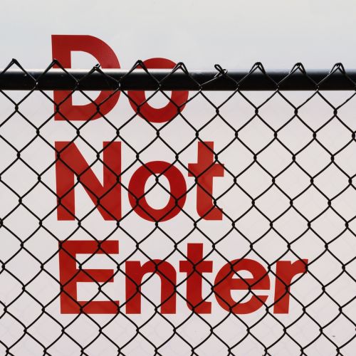 sign do not enter red