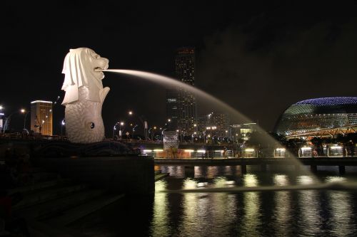 singapore merlion night