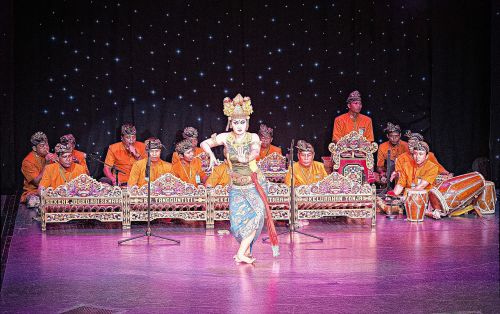 singapore dancer exotic band
