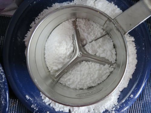 single hand flour sifter icing sugar powdered sugar sieve