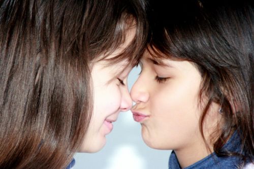 sisters love kiss
