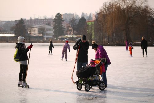skating hockey ice
