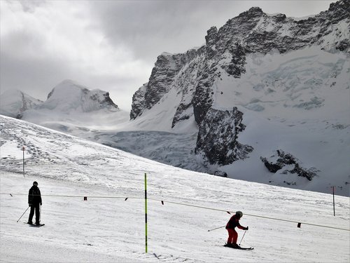ski  zermatt  skiers