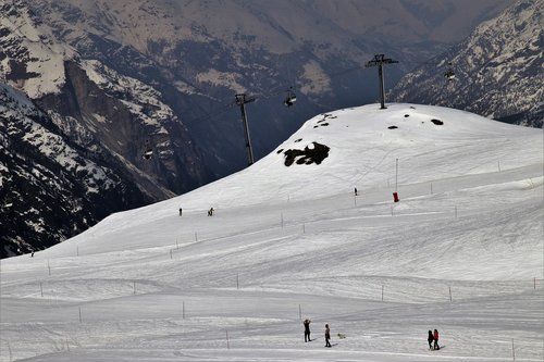 ski  skiing  holiday