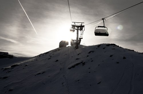 ski  lift  skiing