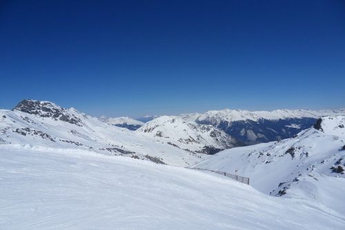 ski run winter snow