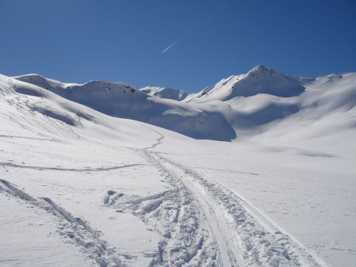 backcountry skiiing winter mountaineering winter sports