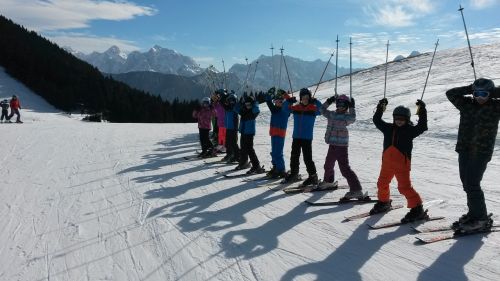 skiing ski group alpine