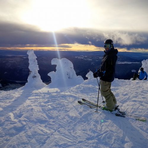 skiing sun peaks bc