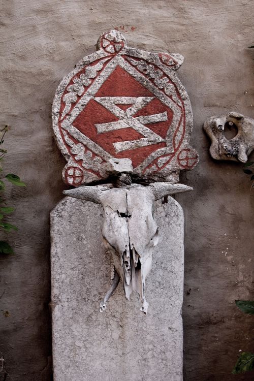 skull rune headstone
