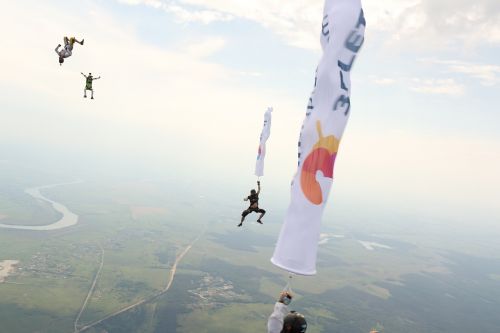 sky skydiving parachutes