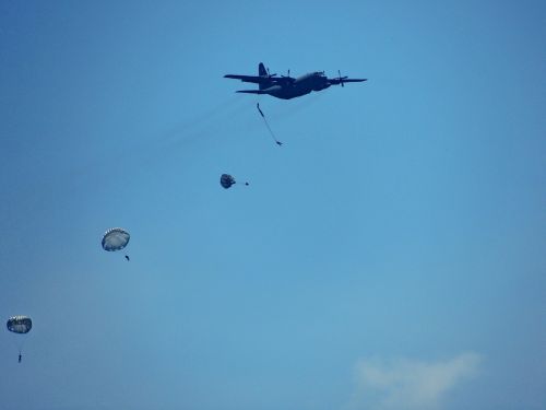 skydiving parachute plane