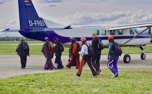 skydiving  human  aircraft