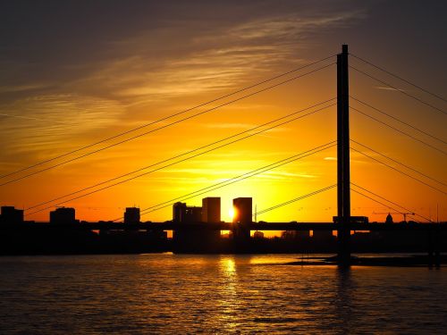 skyline düsseldorf river