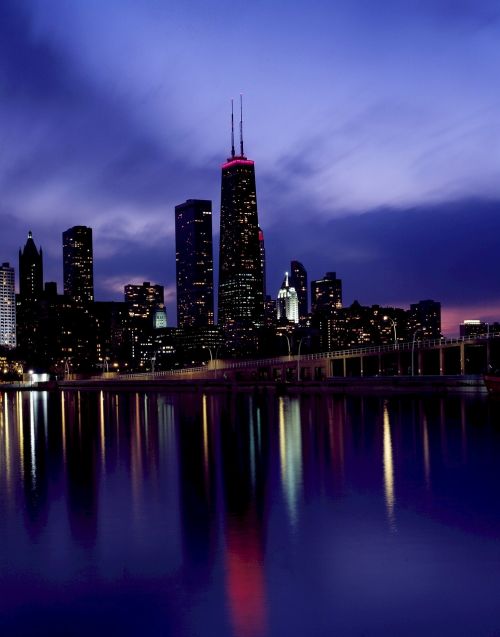 skyline chicago dusk