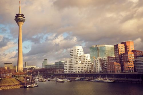 skyline düsseldorf rhine