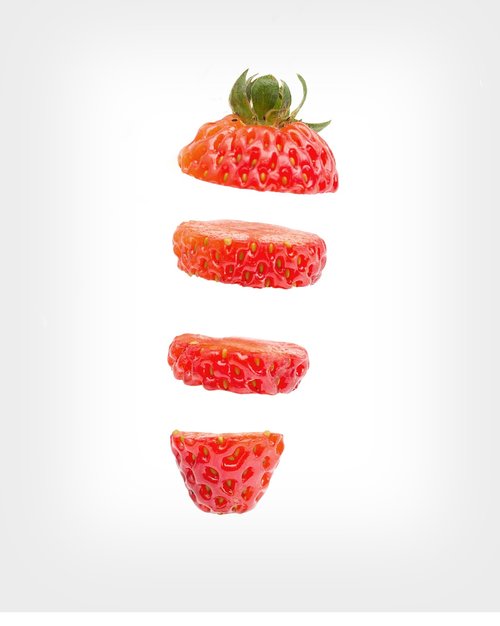 sliced strawberries  strawberries-rich  strawberries