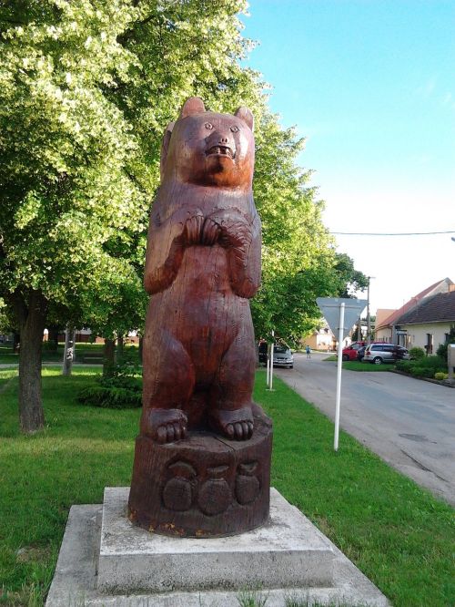slovakia piešťany bear
