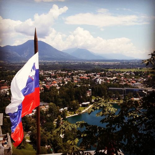 slovenia flag lake