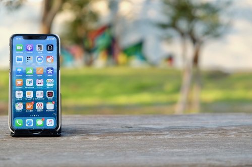 smartphone  park  table