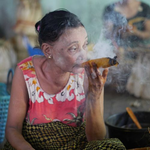 smoking myanmar tabbak