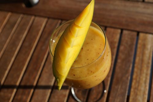 smoothie mango eat