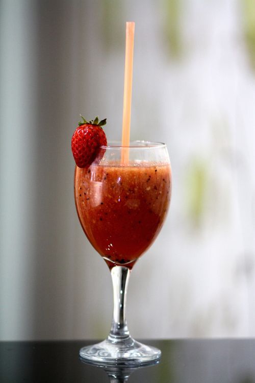 smoothies strawberry glass