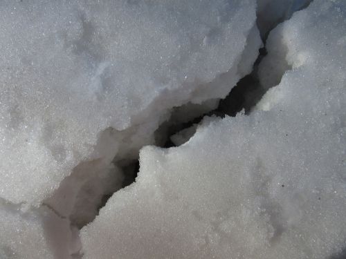 snow column crack