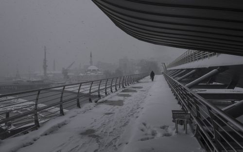 snow metro bridge cami