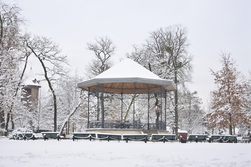 snow  kiosk  garden