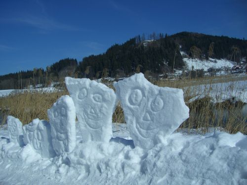 snow art faces snow