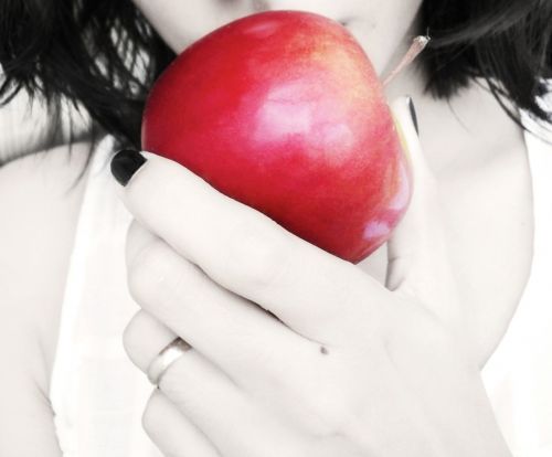 snow white apple red