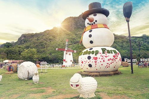 snowman figure summer