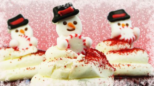 Snowmen Cupcakes &amp; Snowy Background