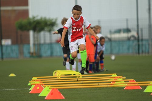 soccer player  training  pupils football