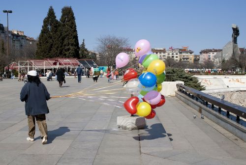 sofia balloons wind