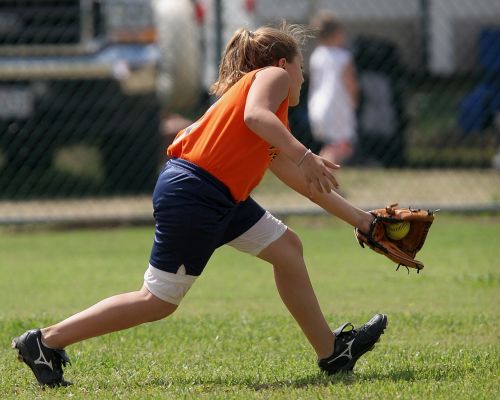 softball player catch