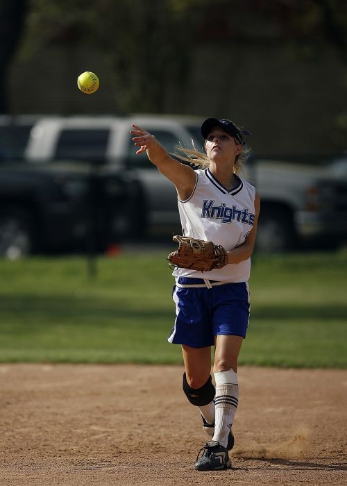 softball player throwing