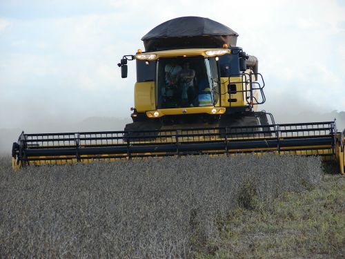 soybeans harvester agricultural machine
