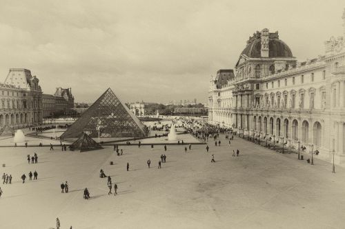 space louvre pyramid