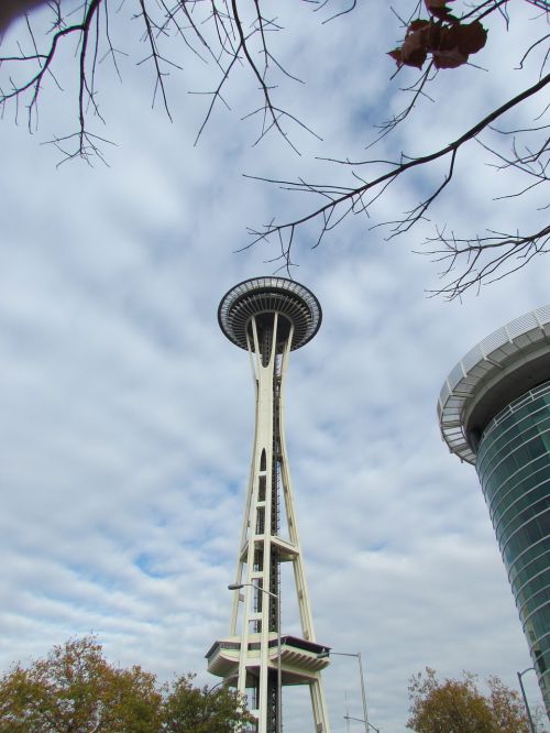 space needle seattle revolving restaurant