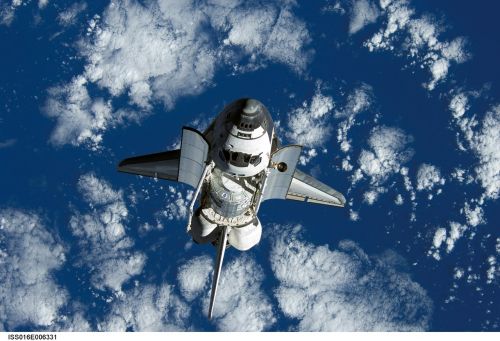 space shuttle discovery earth