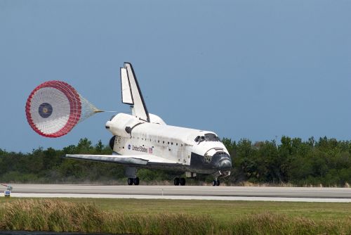 space shuttle discovery landing