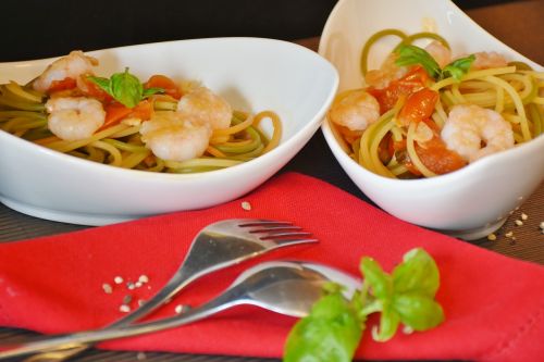 spaghetti noodles tomatoes